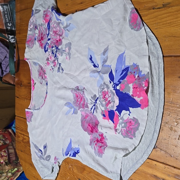 Joules Gray and Pink Floral Women's Blouse Sz 12 - Picture 1 of 4